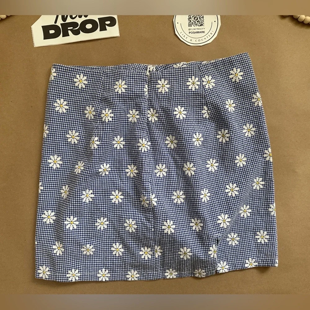 GENERIC Blue Daisy Gingham Mini Skirt $19 SIZE LARGE Whimsy Spring Picnic Summer - Picture 2 of 4